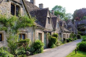 english-village_1147-405